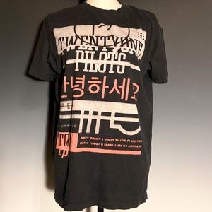 Hot topic Twenty one Pilots band tee